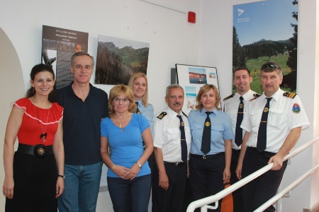 U GRADSKOJ KNJIŽNICI SENJ OTVORENA HOYKINA  FOTOIZLOŽBA „CRNA ŠUMA“