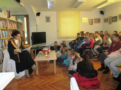 IVANA BRLIĆ MAŽURANIĆ U GRADSKOJ KNJIŽNICI SENJ