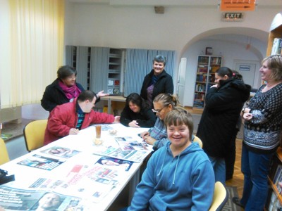 UDRUGA “ŠKOLJKA” U POSJETU GRADSKOJ KNJIŽNICI SENJ