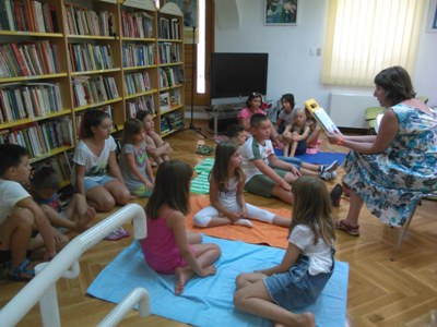 ODRŽANA DRUGA PO REDU „SRIJEDA ZA 5“- ZABAVA I EDUKACIJA NA PUNOJ „KNJIŽNIČNOJ PLAŽI“