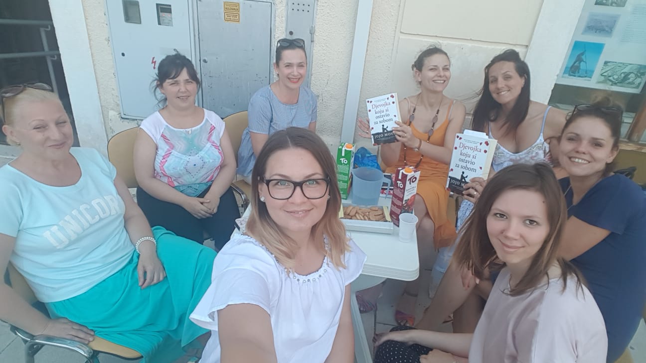 BOOK KLUB-KNJIŠKO UŽIVANJE NA TERASI