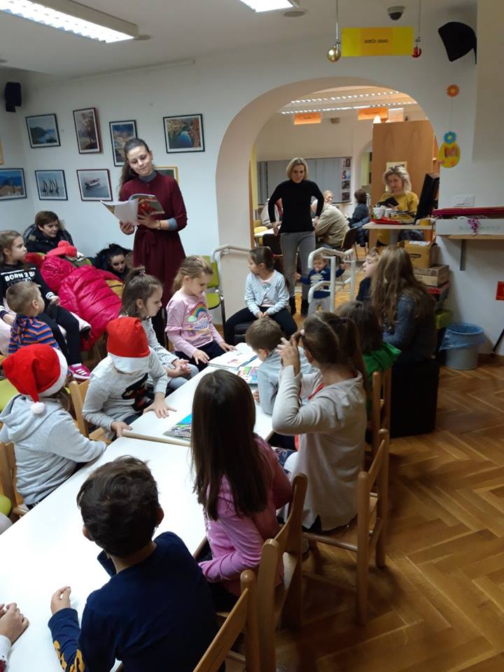 ODRŽANA PRVA KNJIŽNIČNA RADIONICA „BOŽIĆ DOLAZI“