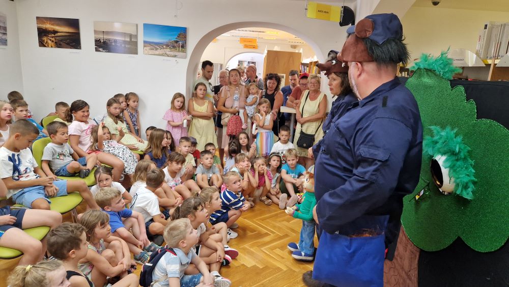 PREDSTAVA „MEDO I KUNA-POLICAJCI U AKCIJI“
