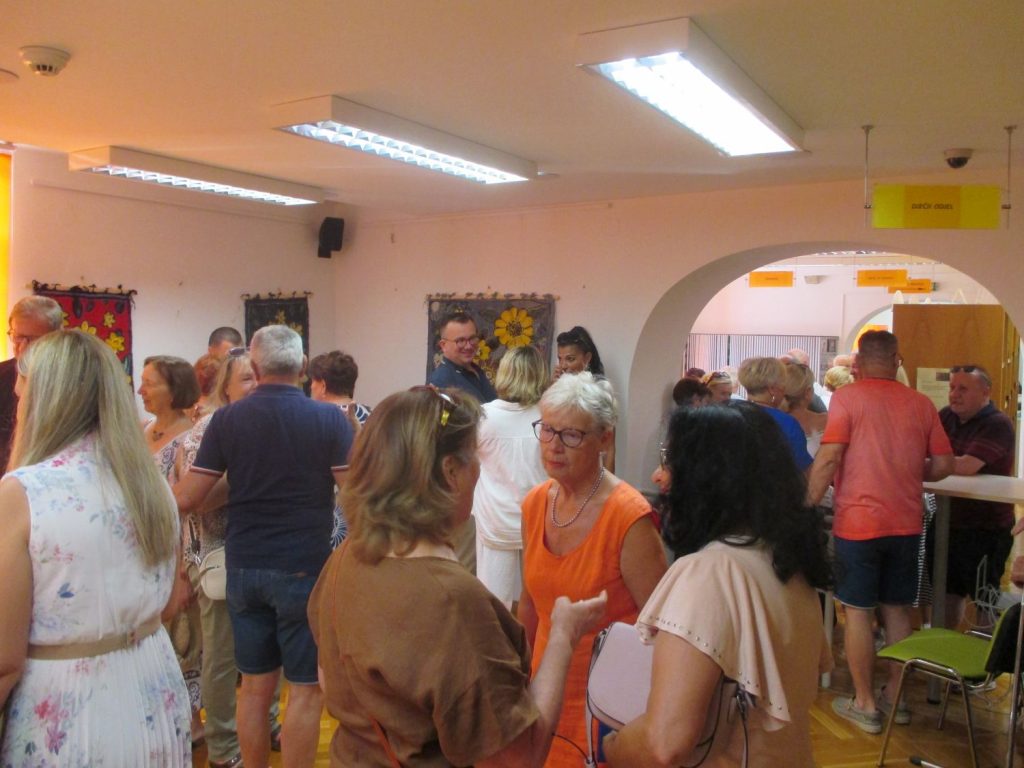 “IGLANJE“-OTVORENA MATURANTSKA IZLOŽBA JADRANKE VUKELIĆ